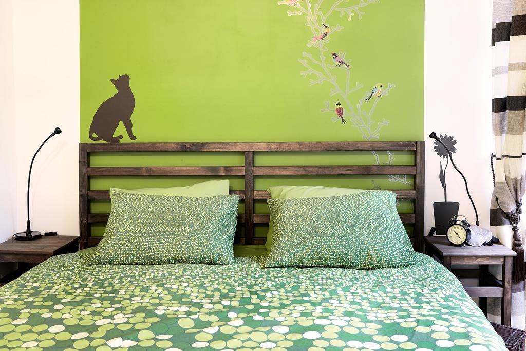 Lovely Garden Flat Near Royal Park Варшава Стая снимка