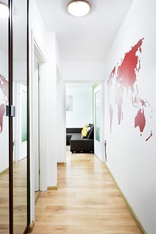 Lovely Garden Flat Near Royal Park Варшава Стая снимка