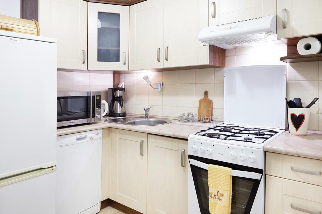 Lovely Garden Flat Near Royal Park Варшава Стая снимка