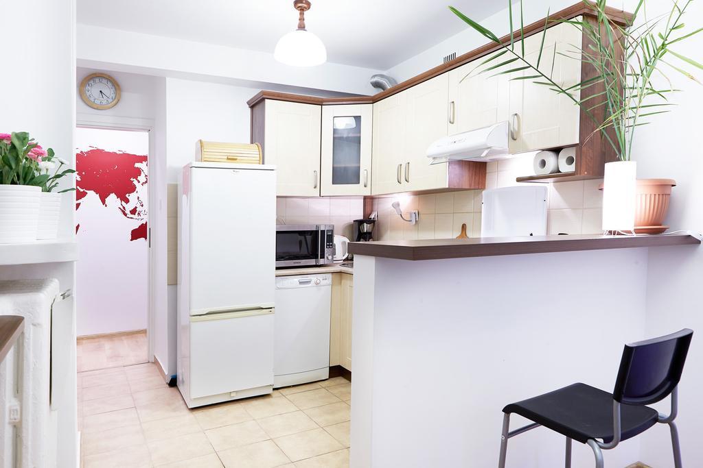 Lovely Garden Flat Near Royal Park Варшава Стая снимка